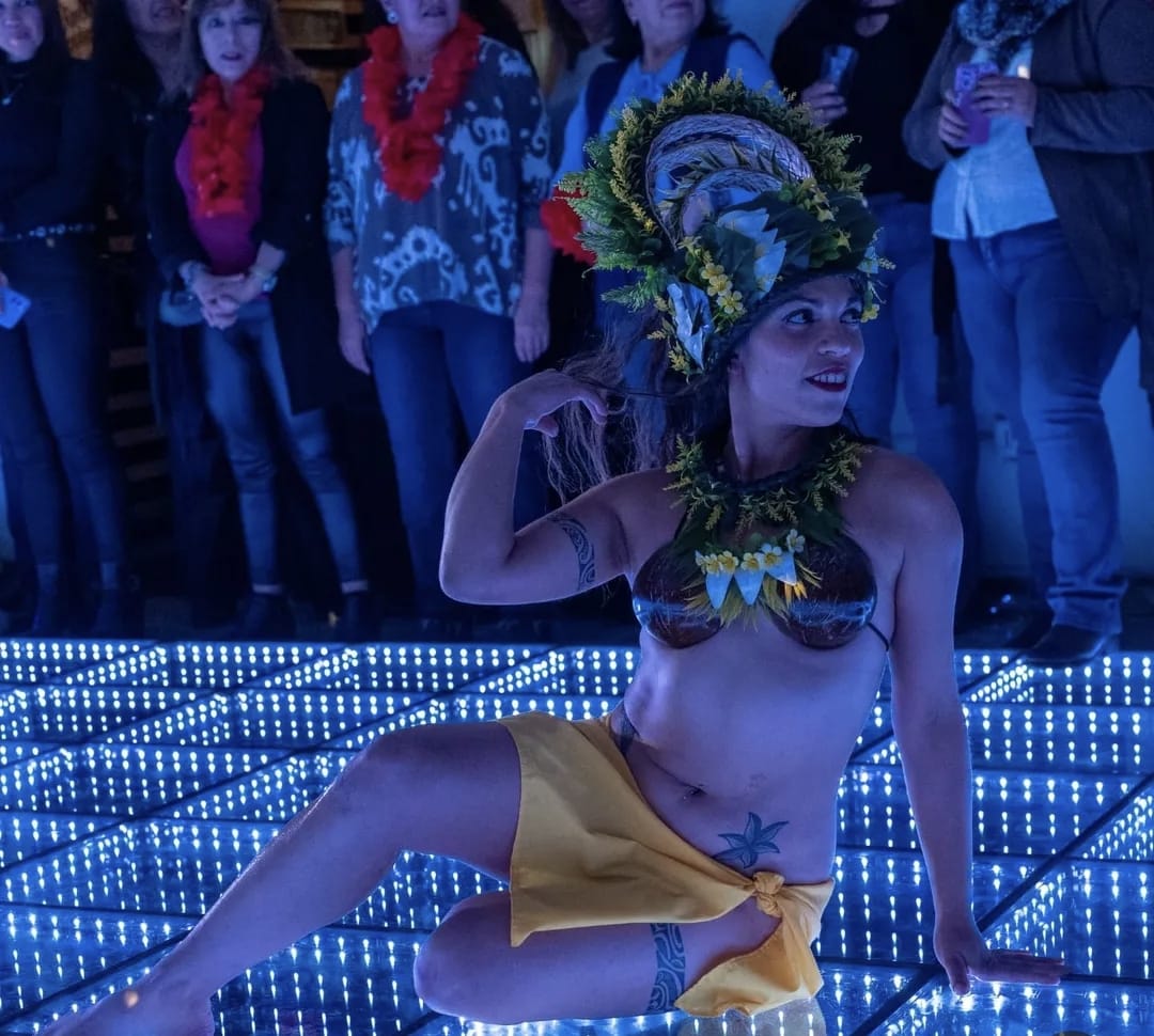 Espectáculo de cultura polinesia interactivo para invitados de cumpleaños