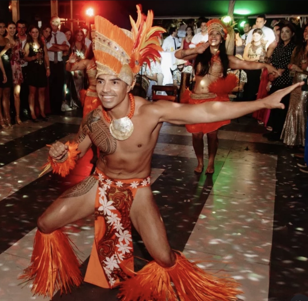 Presentación de baile polinesio profesional para entrada de novios en matrimonio